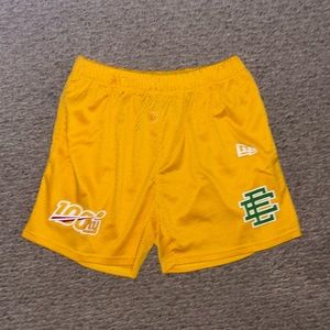 Eric Emanuel shorts in yellow size M!